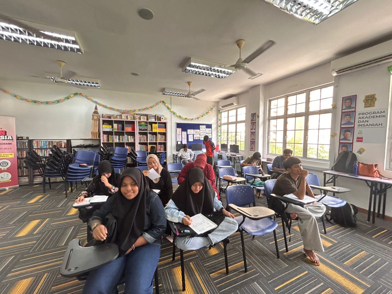 Suasana bilik bacaan & ruang belajar