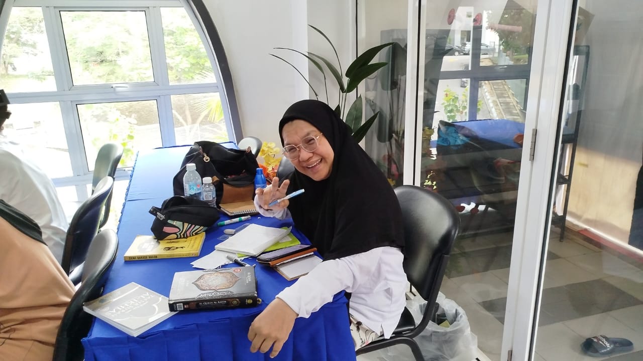 Guru sukarelawan PADI semasa sesi pengajaran