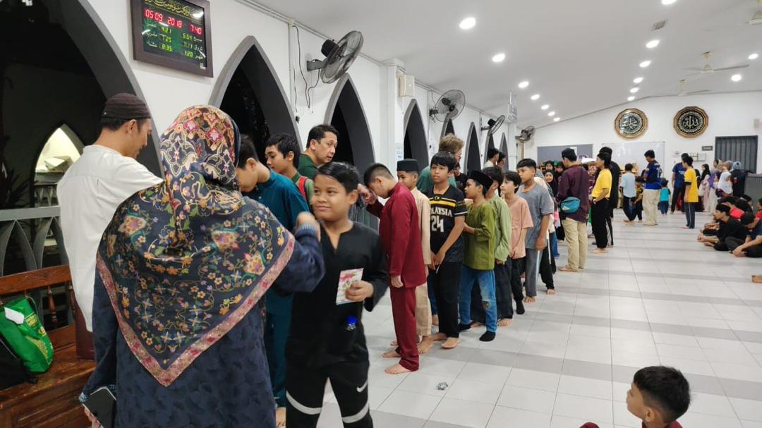 Aktiviti komuniti pelajar di masjid